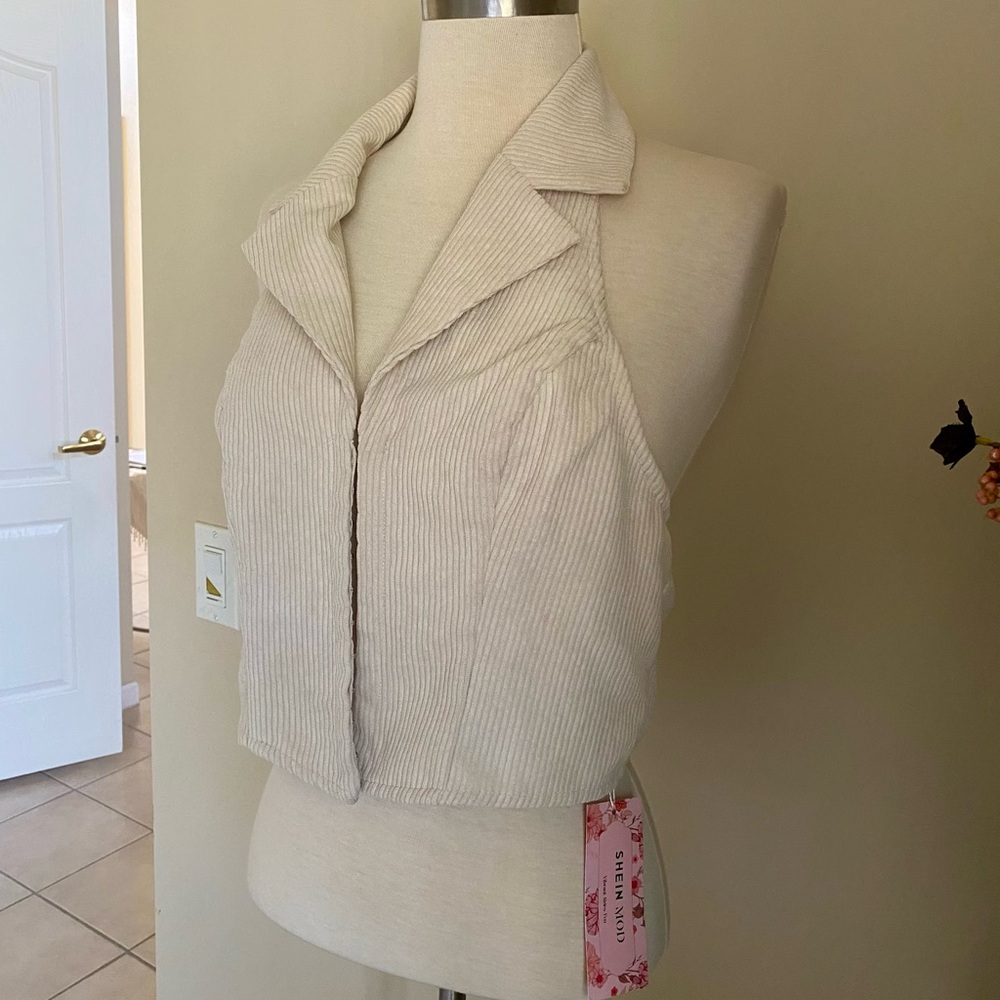 New open back Ribbed Cream Collared cropTop - Picture 7 of 10